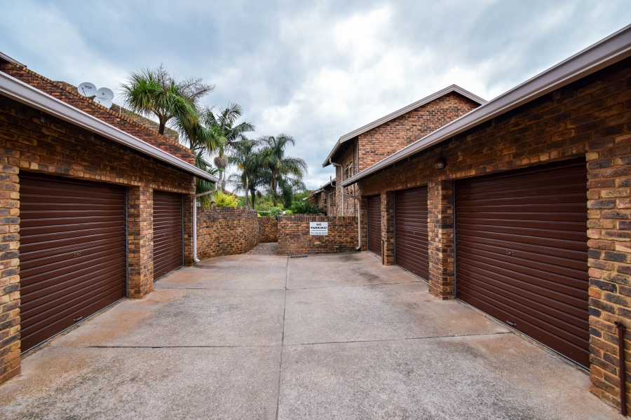 3 Bedroom Property for Sale in Garsfontein Gauteng