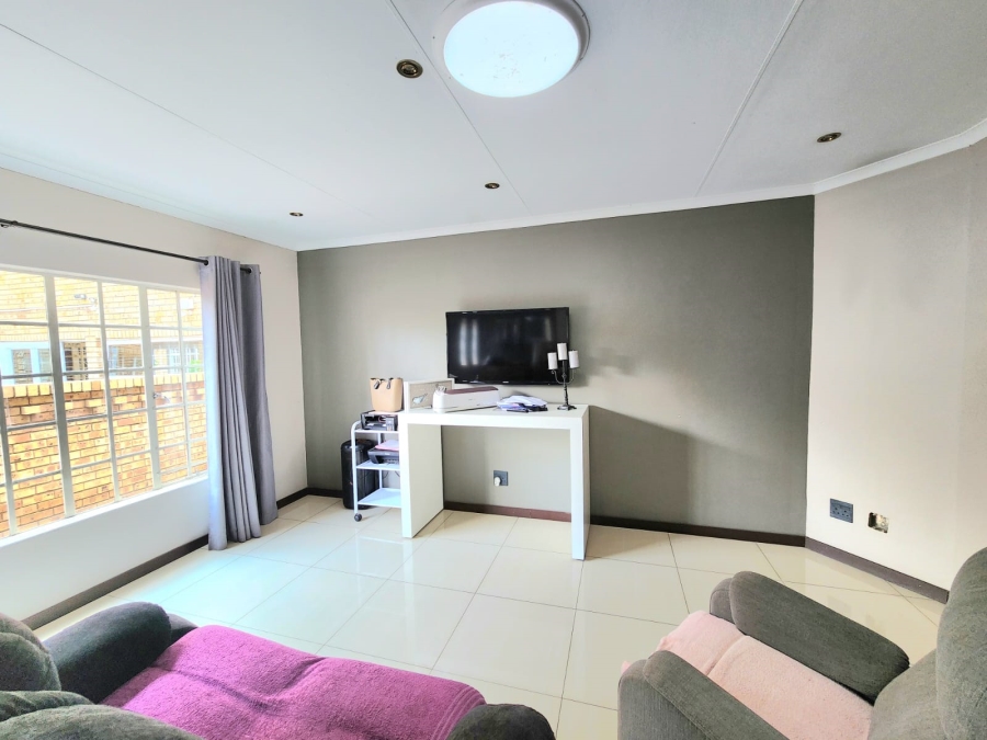 3 Bedroom Property for Sale in Sunward Park Gauteng