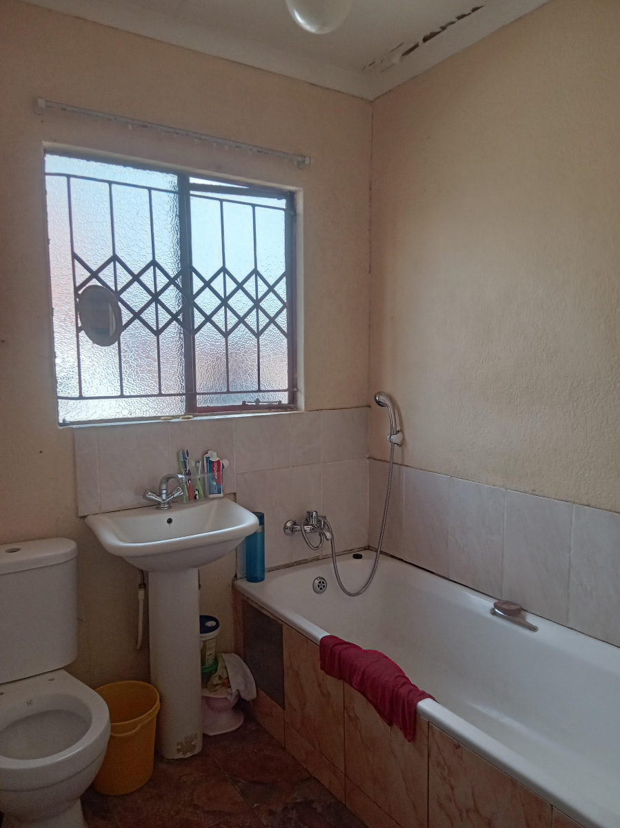 2 Bedroom Property for Sale in Soshanguve VV Gauteng