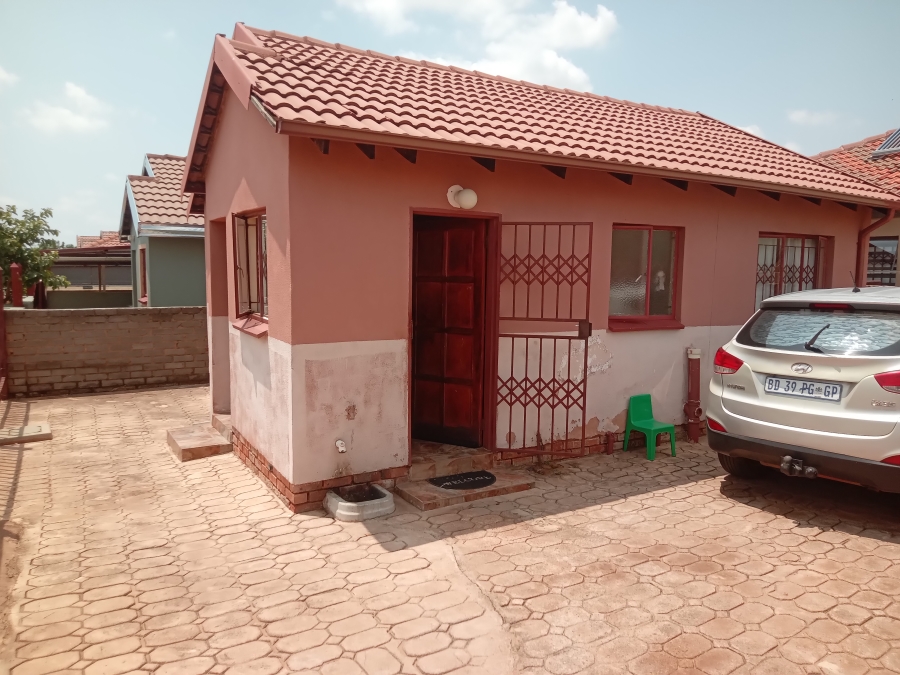 2 Bedroom Property for Sale in Soshanguve VV Gauteng