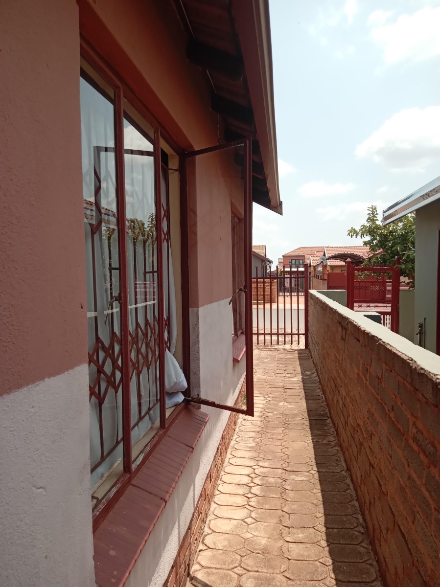 2 Bedroom Property for Sale in Soshanguve VV Gauteng
