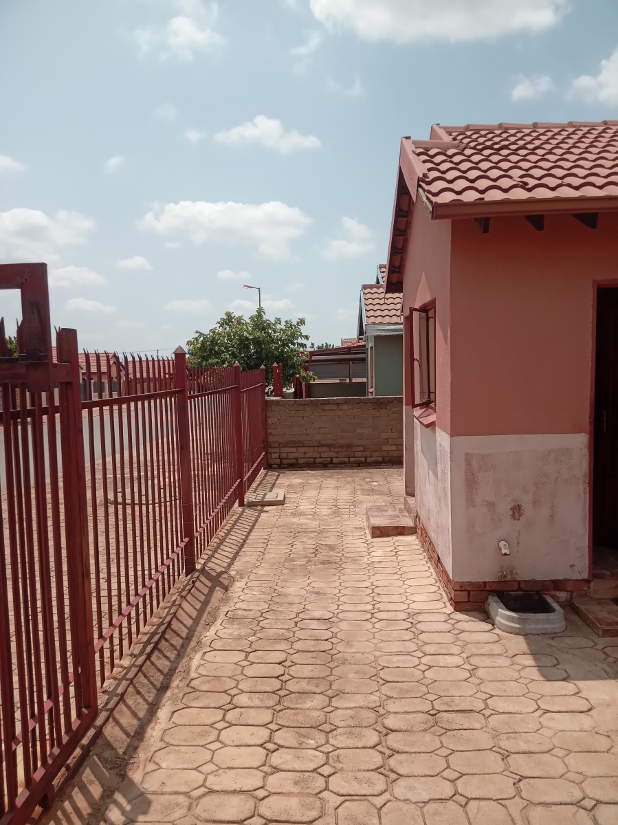 2 Bedroom Property for Sale in Soshanguve VV Gauteng