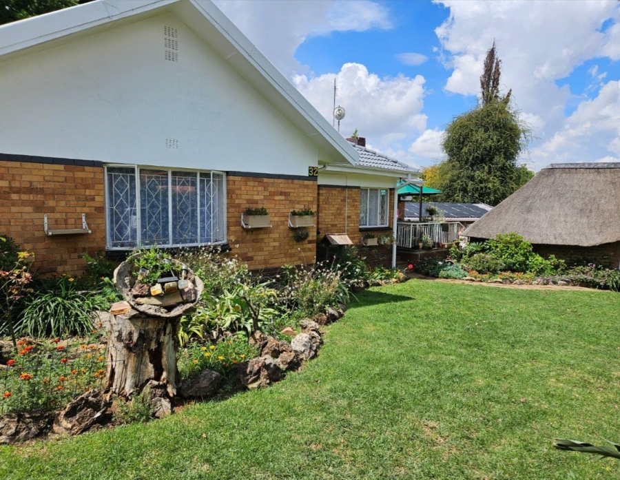 3 Bedroom Property for Sale in Linmeyer Gauteng