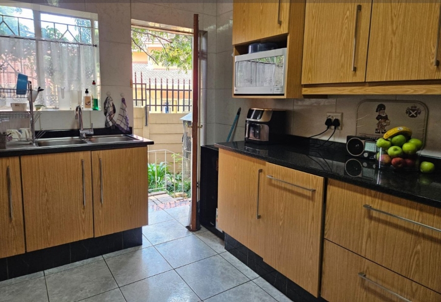 3 Bedroom Property for Sale in Linmeyer Gauteng
