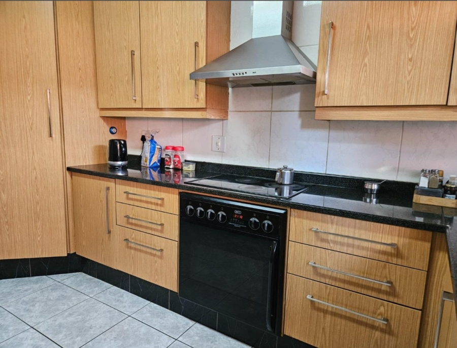 3 Bedroom Property for Sale in Linmeyer Gauteng