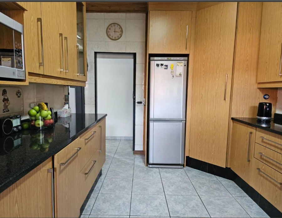 3 Bedroom Property for Sale in Linmeyer Gauteng