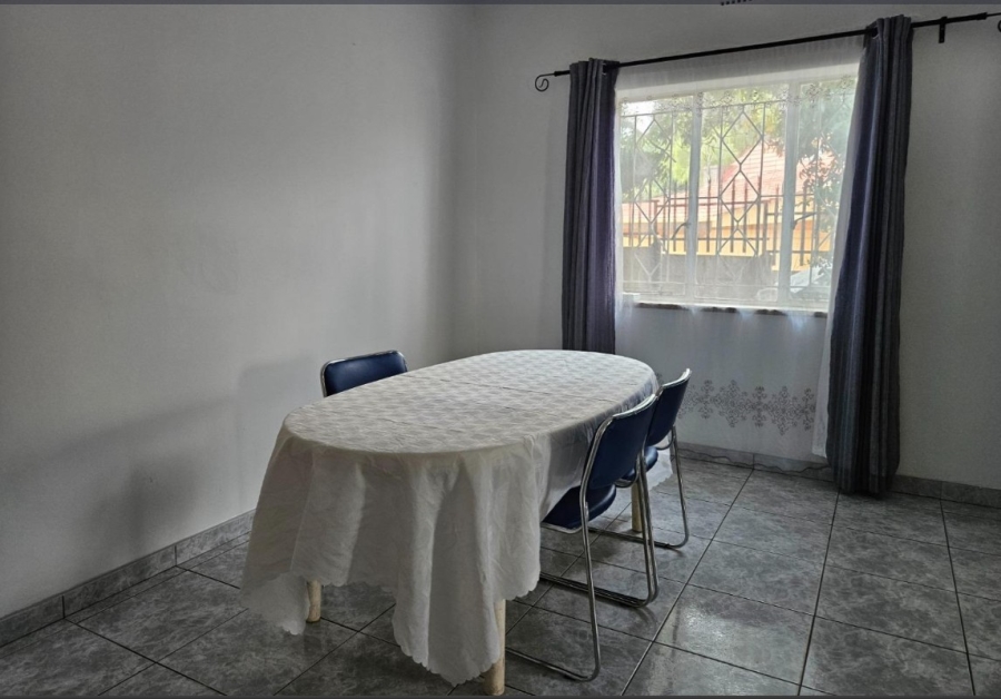 3 Bedroom Property for Sale in Linmeyer Gauteng