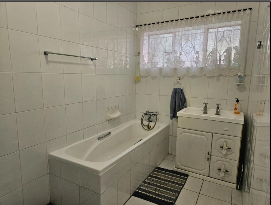 3 Bedroom Property for Sale in Linmeyer Gauteng