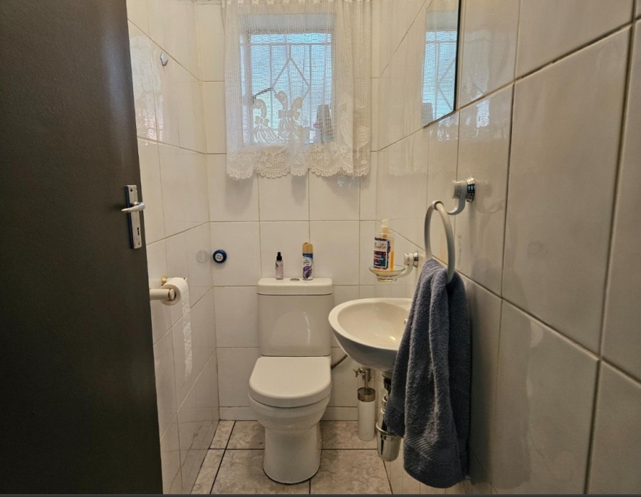 3 Bedroom Property for Sale in Linmeyer Gauteng