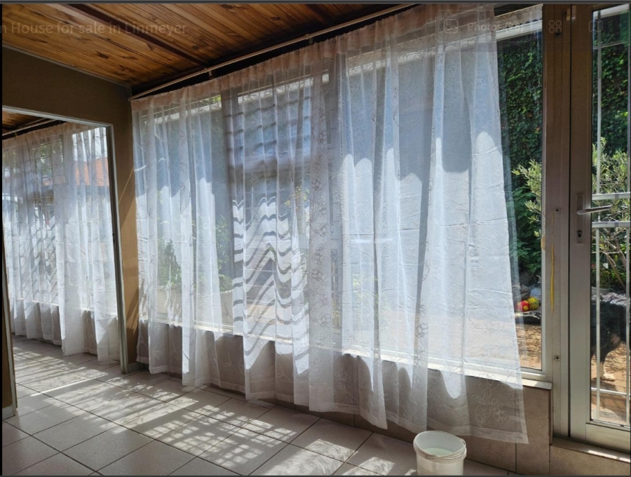 3 Bedroom Property for Sale in Linmeyer Gauteng