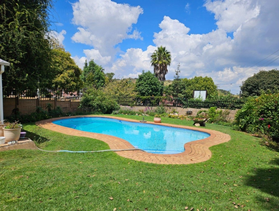 3 Bedroom Property for Sale in Linmeyer Gauteng