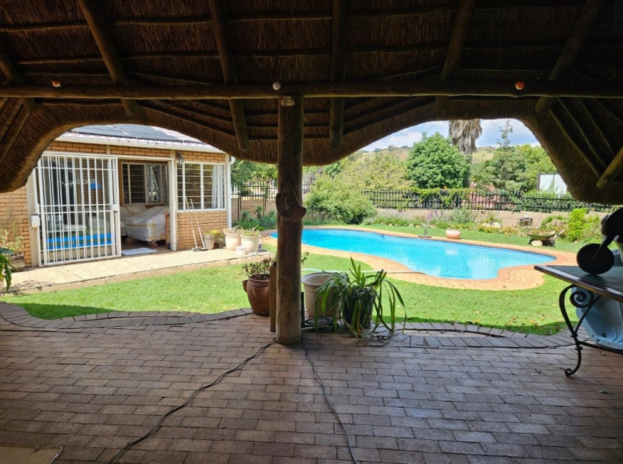 3 Bedroom Property for Sale in Linmeyer Gauteng