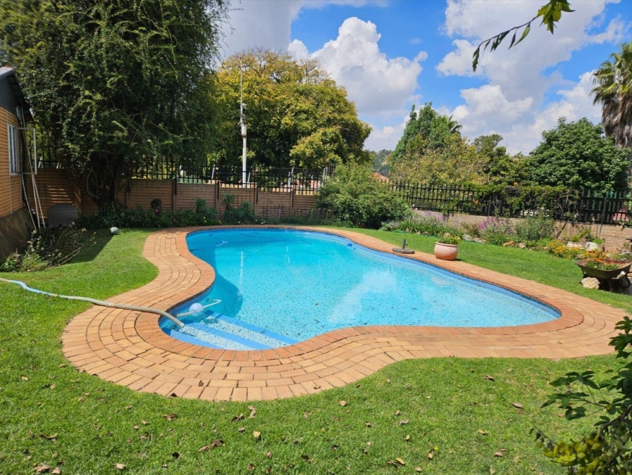 3 Bedroom Property for Sale in Linmeyer Gauteng