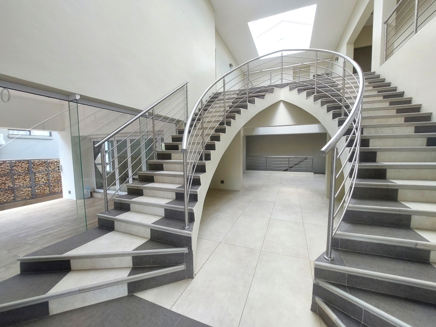 5 Bedroom Property for Sale in Waterkloof Ridge Gauteng