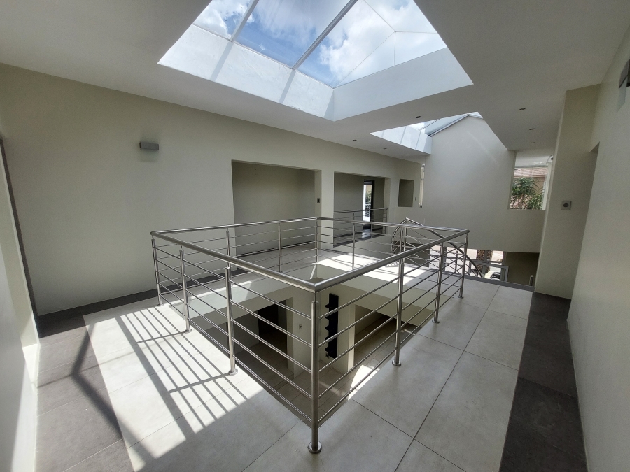 5 Bedroom Property for Sale in Waterkloof Ridge Gauteng