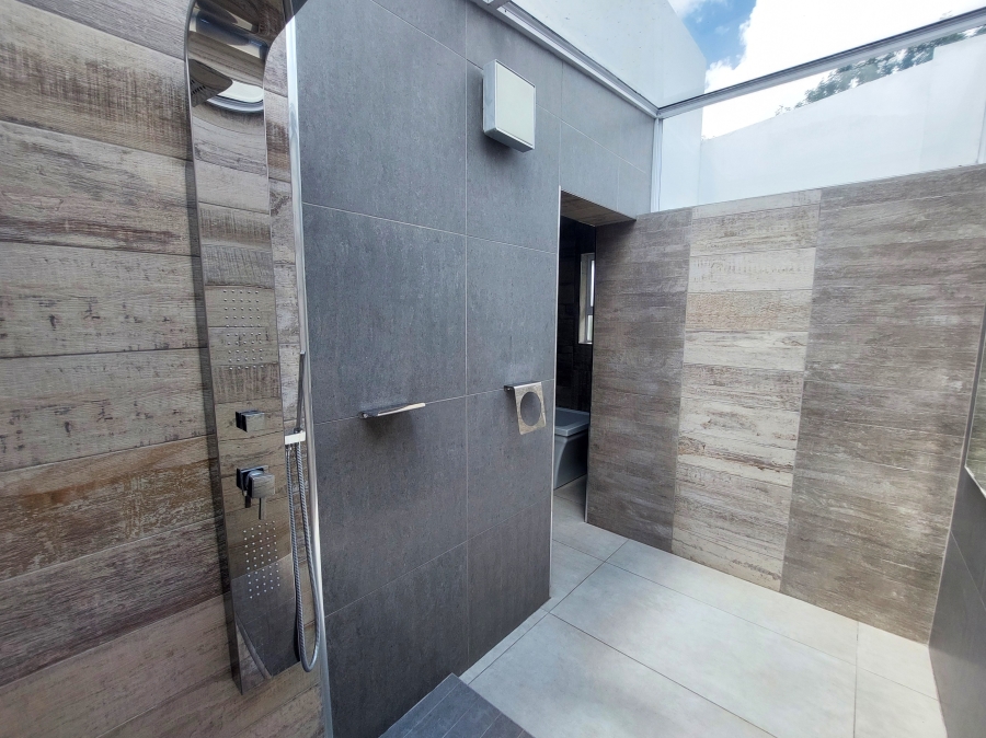 5 Bedroom Property for Sale in Waterkloof Ridge Gauteng