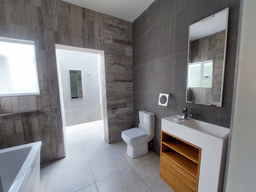 5 Bedroom Property for Sale in Waterkloof Ridge Gauteng