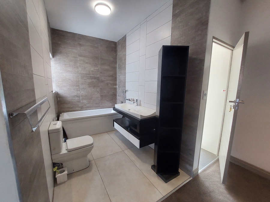 5 Bedroom Property for Sale in Waterkloof Ridge Gauteng