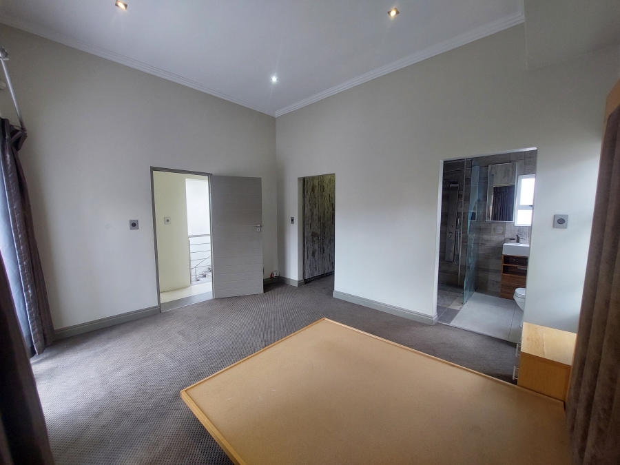 5 Bedroom Property for Sale in Waterkloof Ridge Gauteng