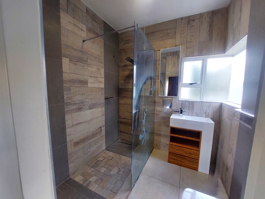 5 Bedroom Property for Sale in Waterkloof Ridge Gauteng