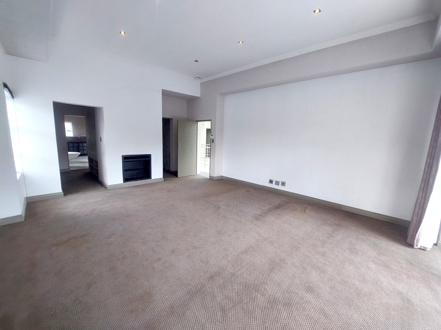 5 Bedroom Property for Sale in Waterkloof Ridge Gauteng