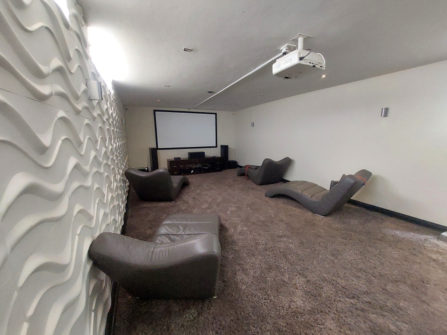 5 Bedroom Property for Sale in Waterkloof Ridge Gauteng