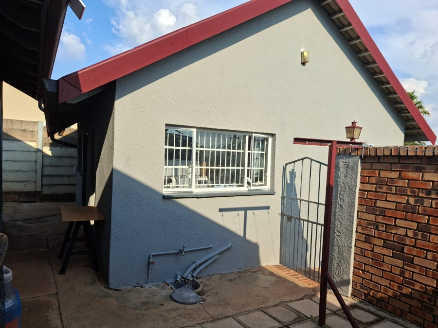 3 Bedroom Property for Sale in Rangeview Gauteng