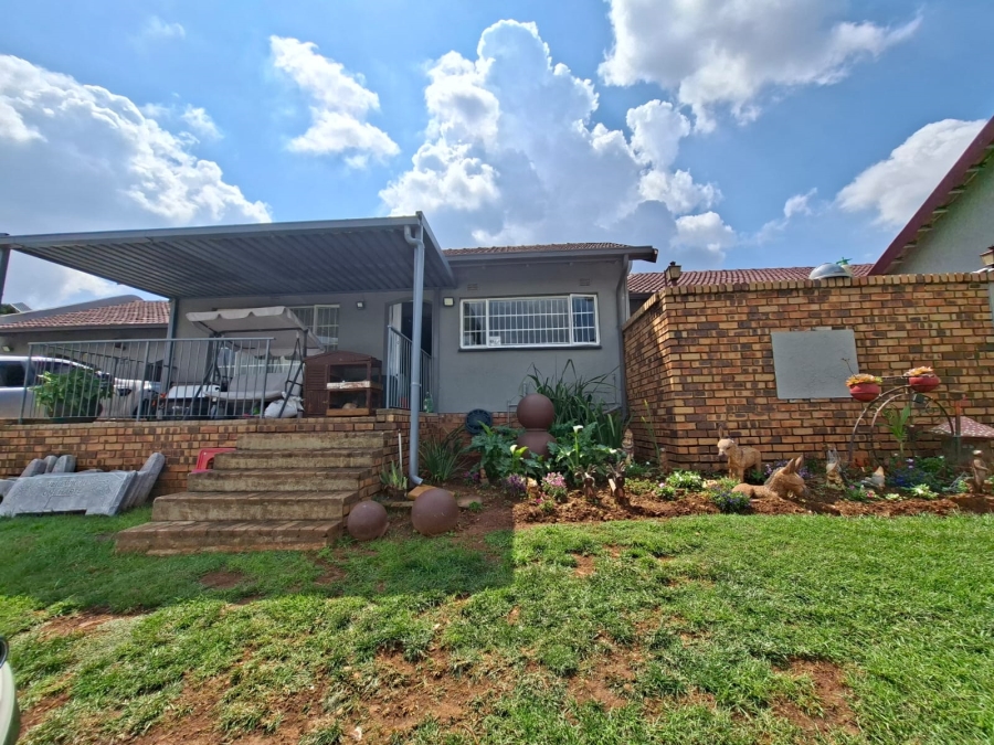 3 Bedroom Property for Sale in Rangeview Gauteng