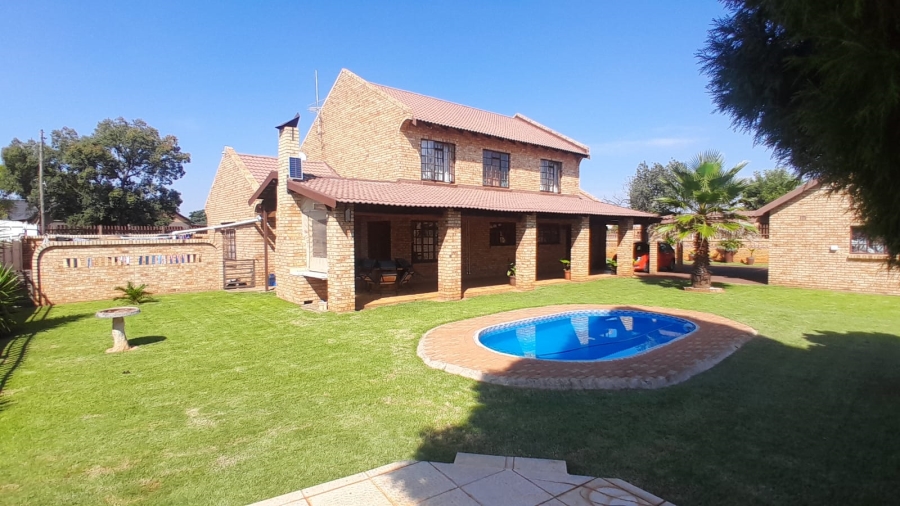 4 Bedroom Property for Sale in Carletonville Central Gauteng