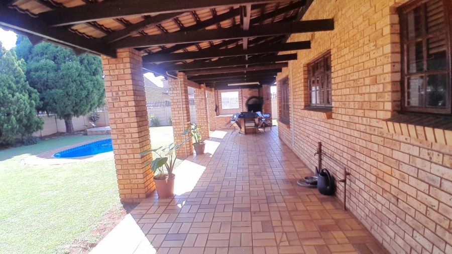 4 Bedroom Property for Sale in Carletonville Central Gauteng