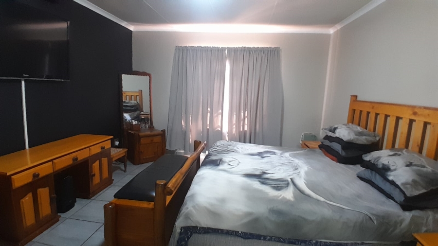 4 Bedroom Property for Sale in Carletonville Central Gauteng