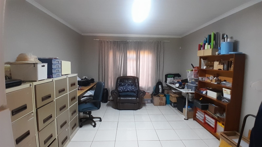 4 Bedroom Property for Sale in Carletonville Central Gauteng