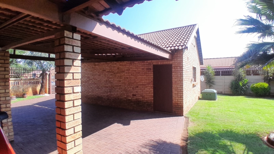 4 Bedroom Property for Sale in Carletonville Central Gauteng