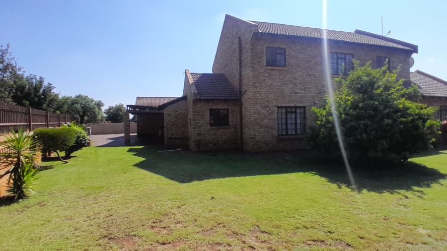 4 Bedroom Property for Sale in Carletonville Central Gauteng