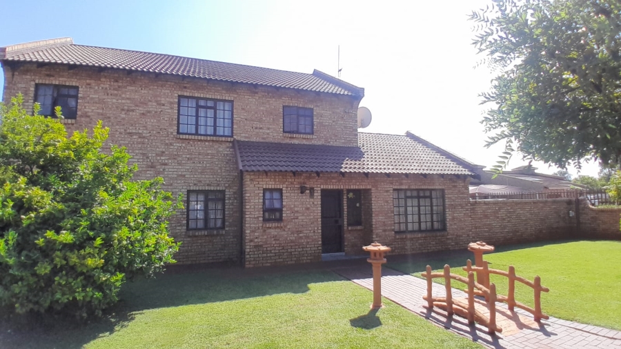 4 Bedroom Property for Sale in Carletonville Central Gauteng