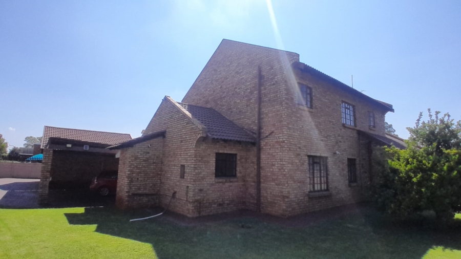 4 Bedroom Property for Sale in Carletonville Central Gauteng