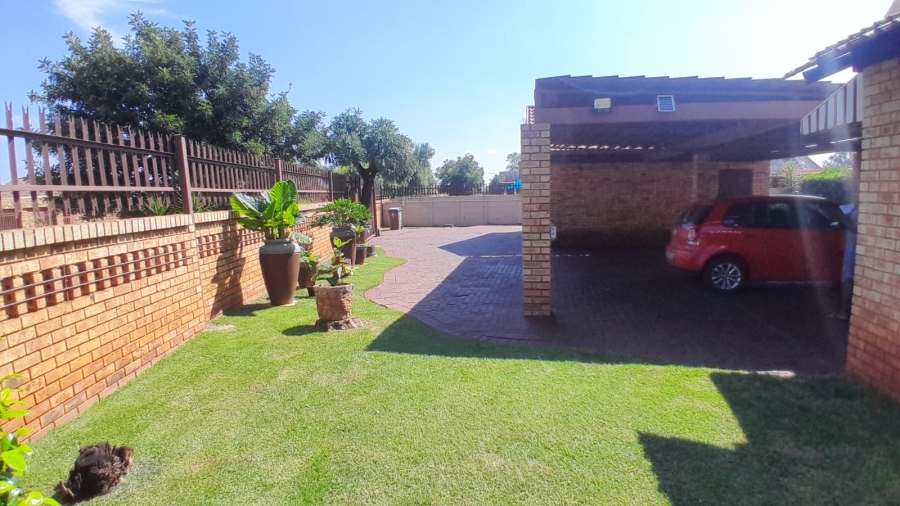 4 Bedroom Property for Sale in Carletonville Central Gauteng