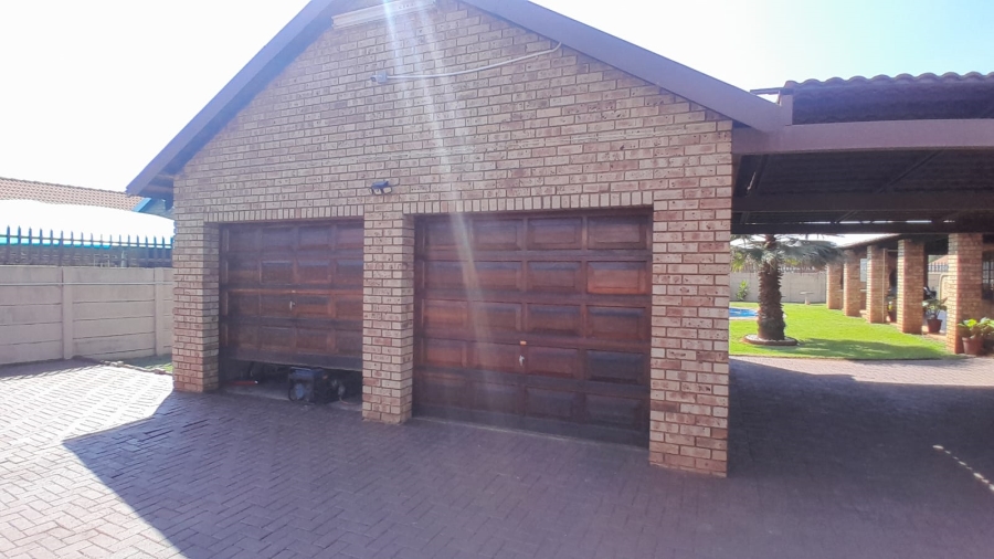 4 Bedroom Property for Sale in Carletonville Central Gauteng