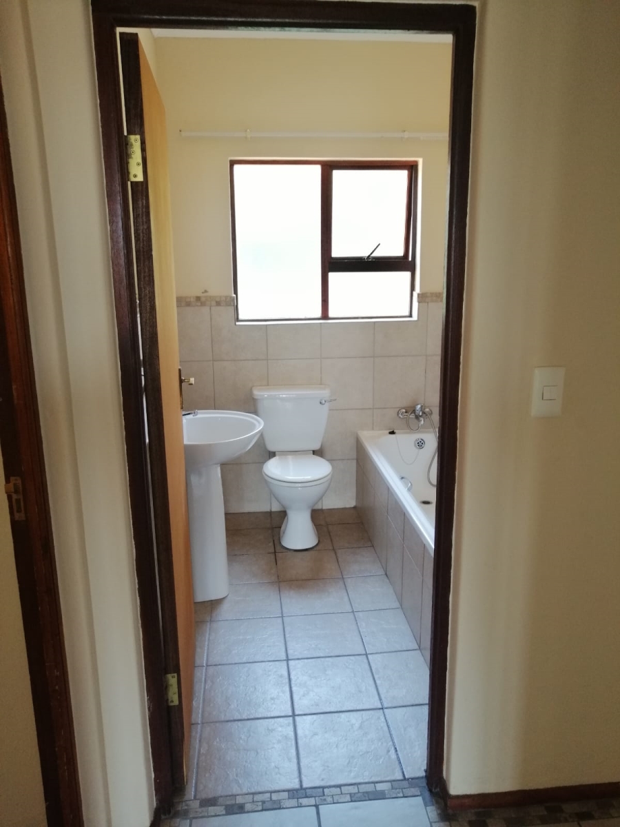 2 Bedroom Property for Sale in Erand Gardens Gauteng
