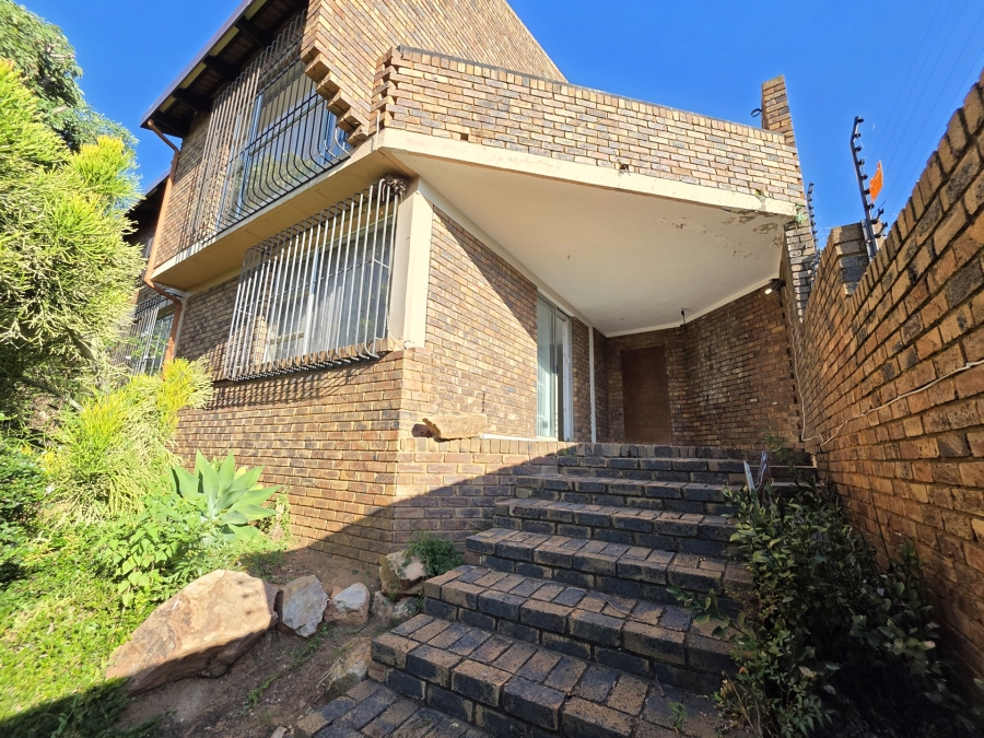 3 Bedroom Property for Sale in La Montagne Gauteng