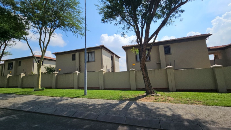 2 Bedroom Property for Sale in Noordwyk Gauteng