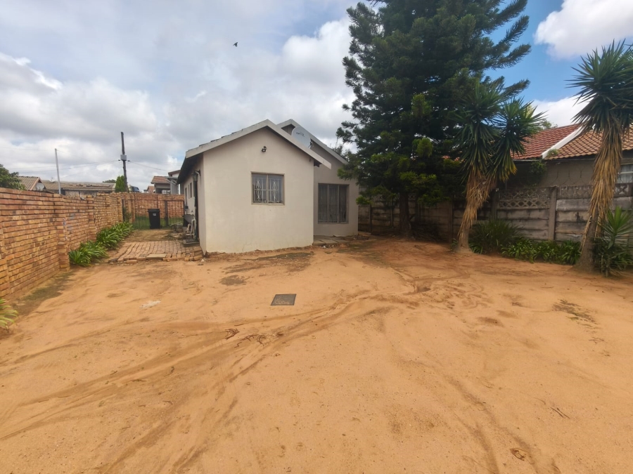 2 Bedroom Property for Sale in Marlboro Gauteng