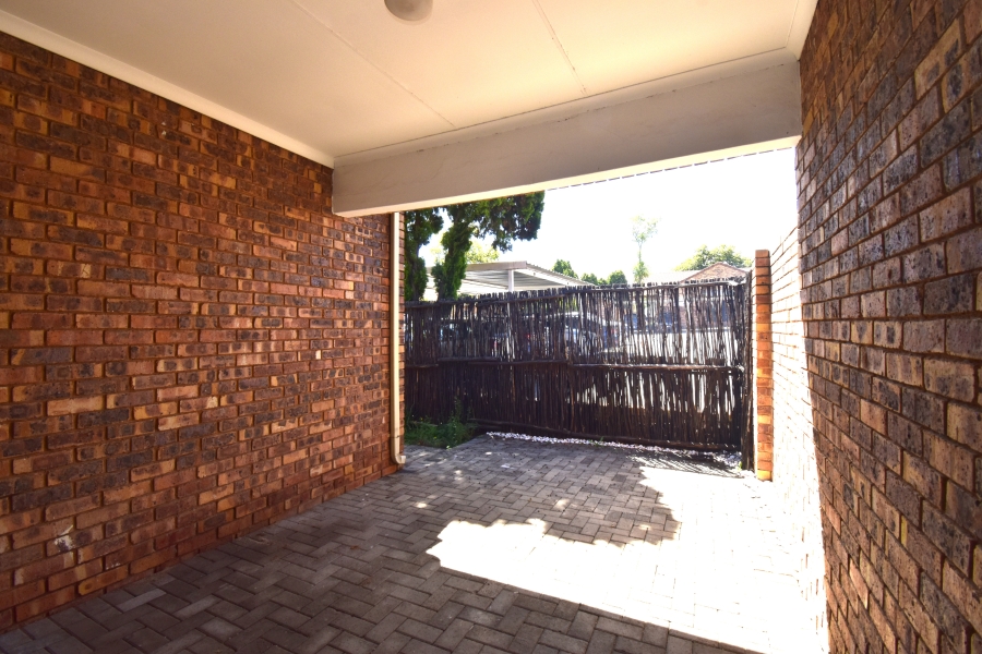 2 Bedroom Property for Sale in Allens Nek Gauteng