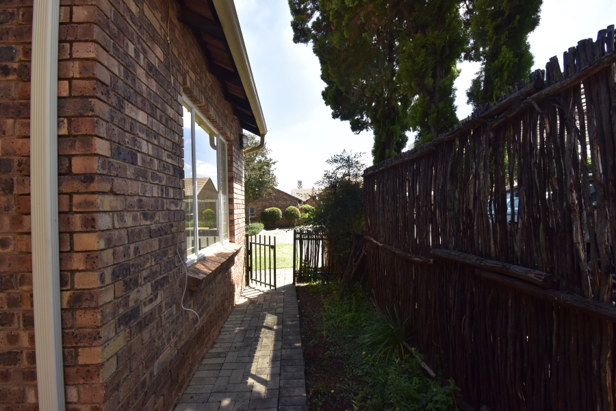 2 Bedroom Property for Sale in Allens Nek Gauteng