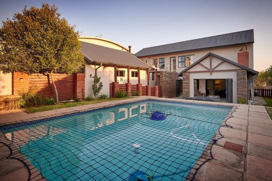 4 Bedroom Property for Sale in Waterfall Country Village Gauteng