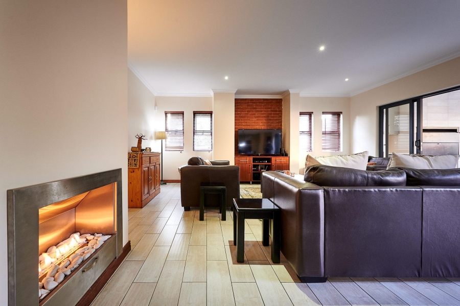 4 Bedroom Property for Sale in Waterfall Country Village Gauteng