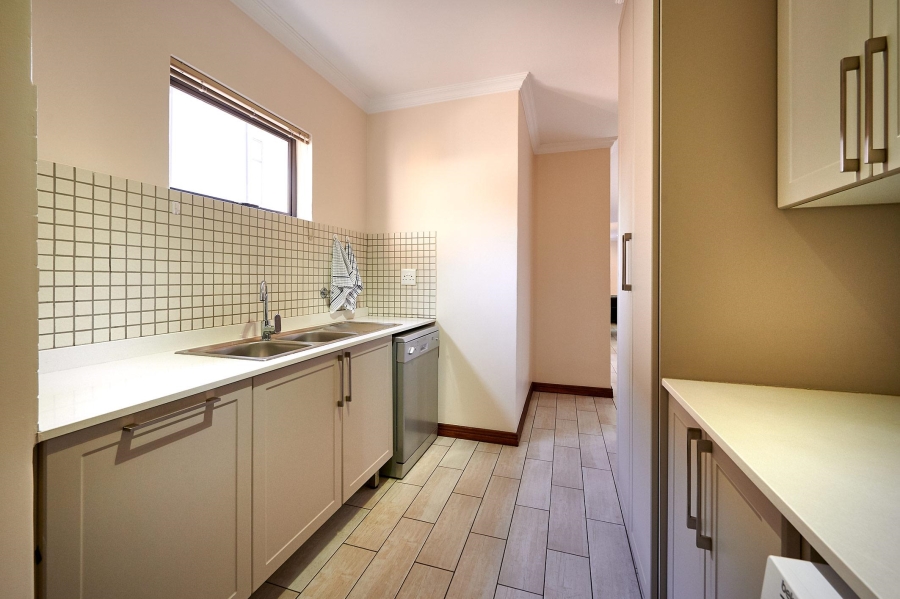 4 Bedroom Property for Sale in Waterfall Country Village Gauteng