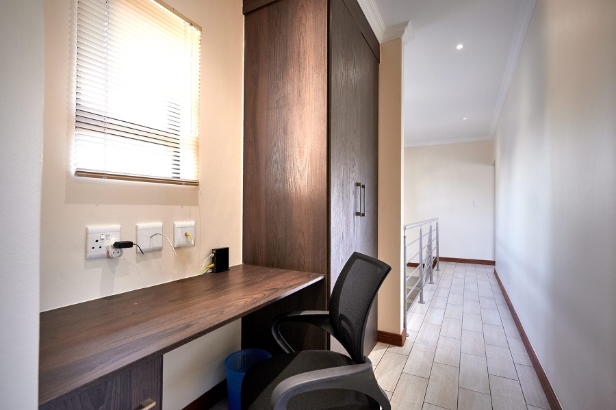 4 Bedroom Property for Sale in Waterfall Country Village Gauteng