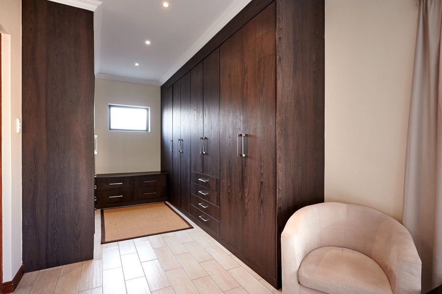 4 Bedroom Property for Sale in Waterfall Country Village Gauteng