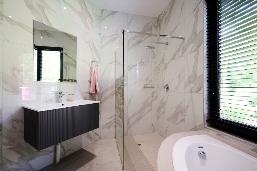 5 Bedroom Property for Sale in Carlswald Estate Gauteng